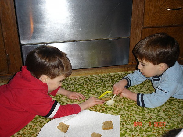 Bedikat Chametz - Search for Chametz Searching_for_chametz