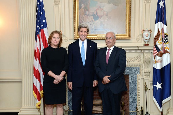 US Secretary Kerry with Justice Minister Tzip Livni and Saeb Erekat Kerry_Livni_Erekat