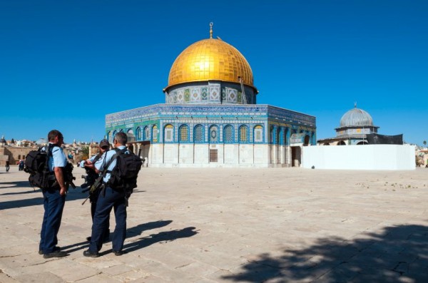 Jews ascend to the Temple Mount in tight security Temple Mount-security-Jews