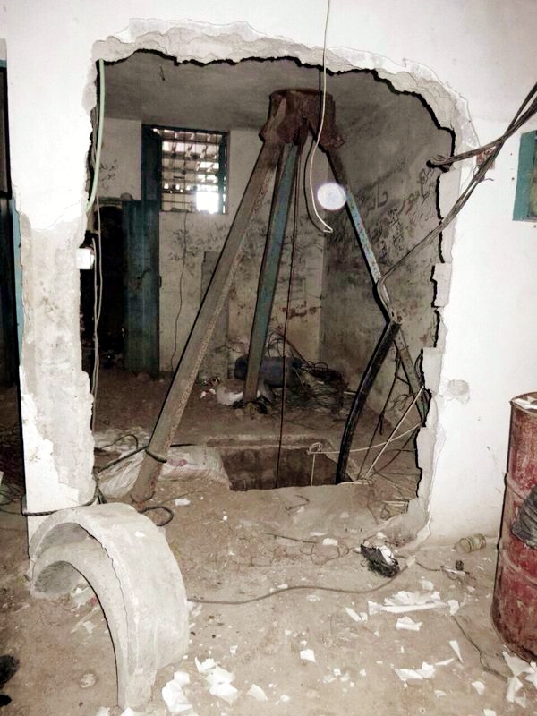 Hamas tunnel human shields Hamas tunnel human shields