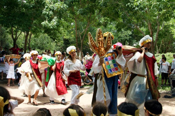 Orrs-Shavuot-School-Party-by-Gil-Eilam Shavuot, school children, priests