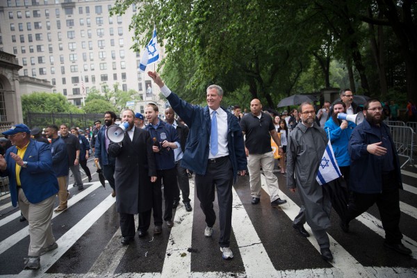 Mayor-Bill-de-Blasio-marches-in-the-Celebrate-Israel-Parade New York, Bill de Blasio, Celebrate Israel parade