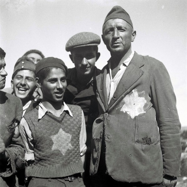 Survivors-of-the-European-Nazi-Camps-after-their-arrival-at-the-Atlit-reception-camp-1944 holocaust-survivors-atlit-refugee-camp