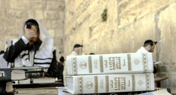 prayer-siddur-Jewish-prayer Kotel, Jerusalem